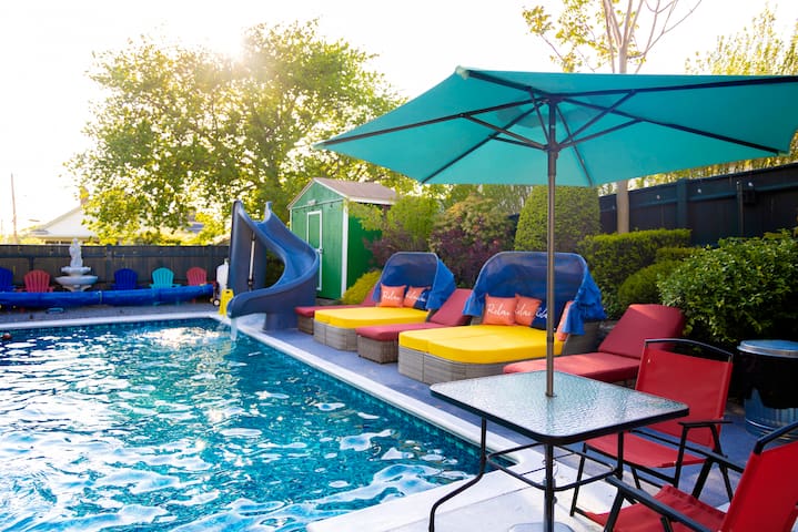 HUGE POOL ! 3 MIN TO DOWNTOWN 25 MIN TO BEACH !