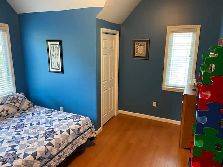 Dormitorio Riverview. Cama tamaño queen.
