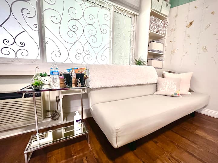 Modern Comfy Queen Bed Studio - El Monte