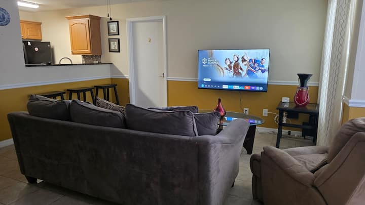 A- 2 Beds, 2 Baths Universal, Disney, Outlets - Orlando, FL