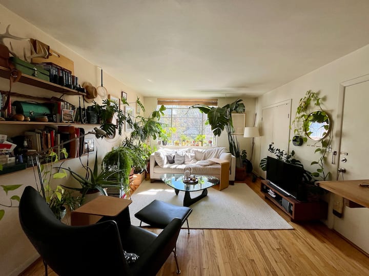 Quiet Artist's Condo In Nw - Providence Park