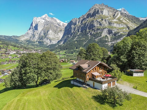 Exclusive luxury chalet with panoramic Eiger views