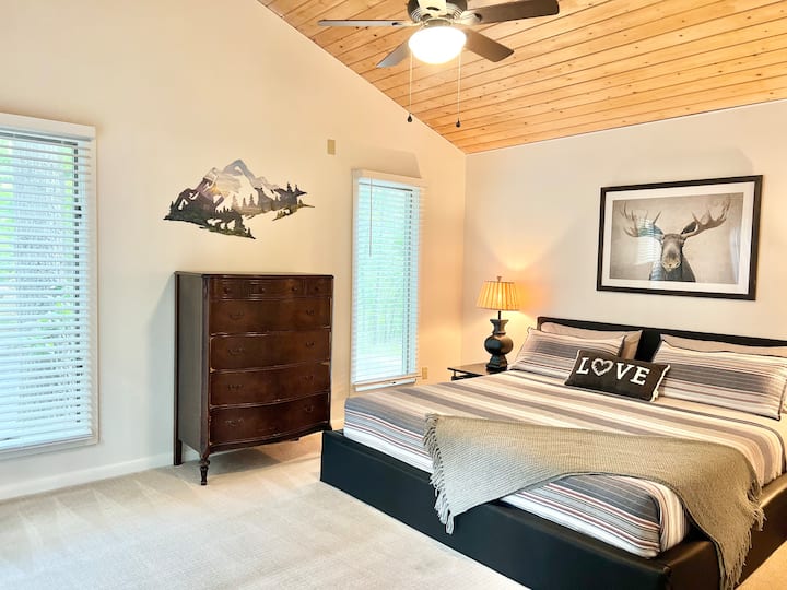 Master bedroom #1, King en suite.