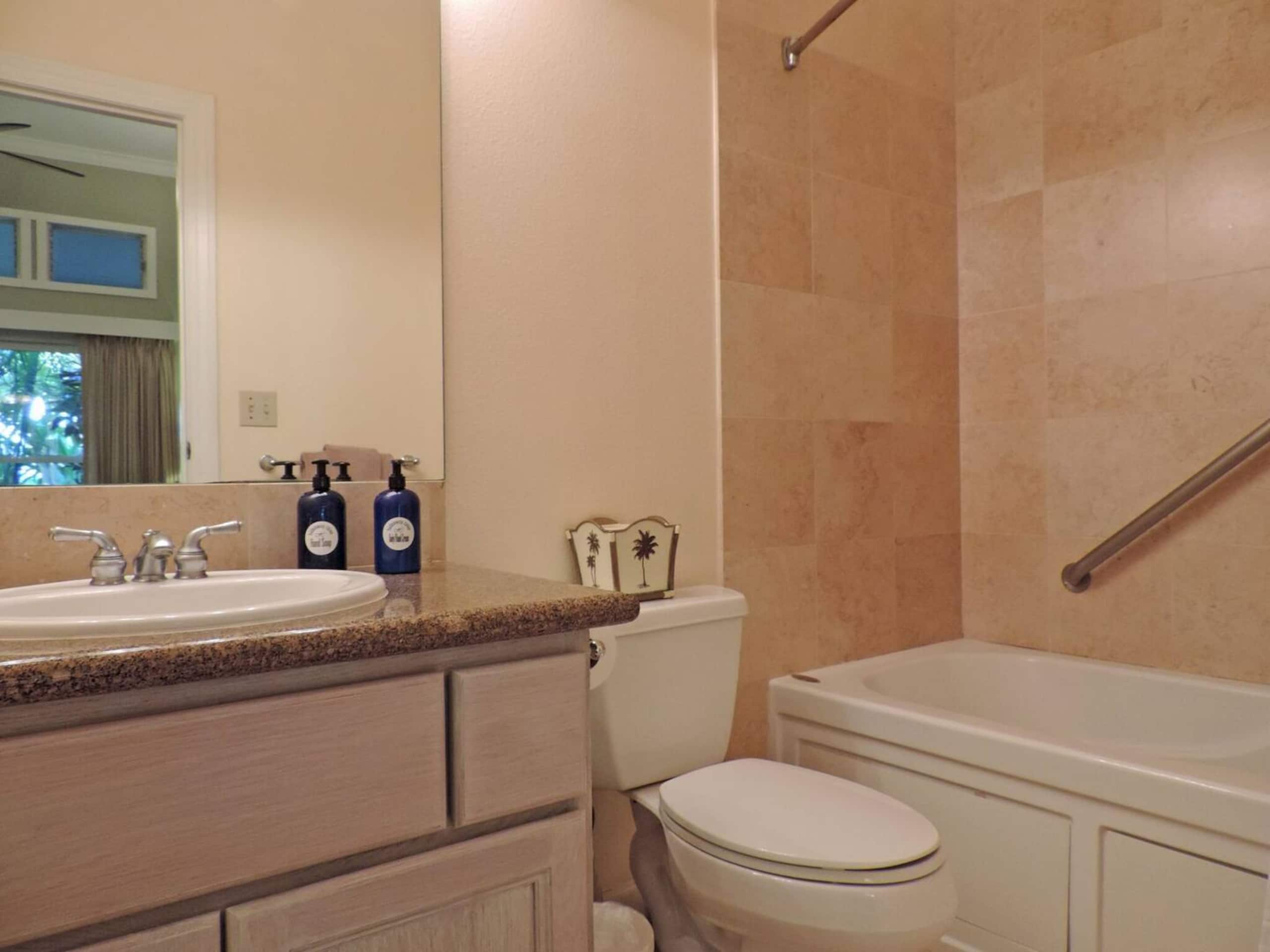 Beachcomber:  AC, Lanai,  Short Walk to the Beach! - Image 9