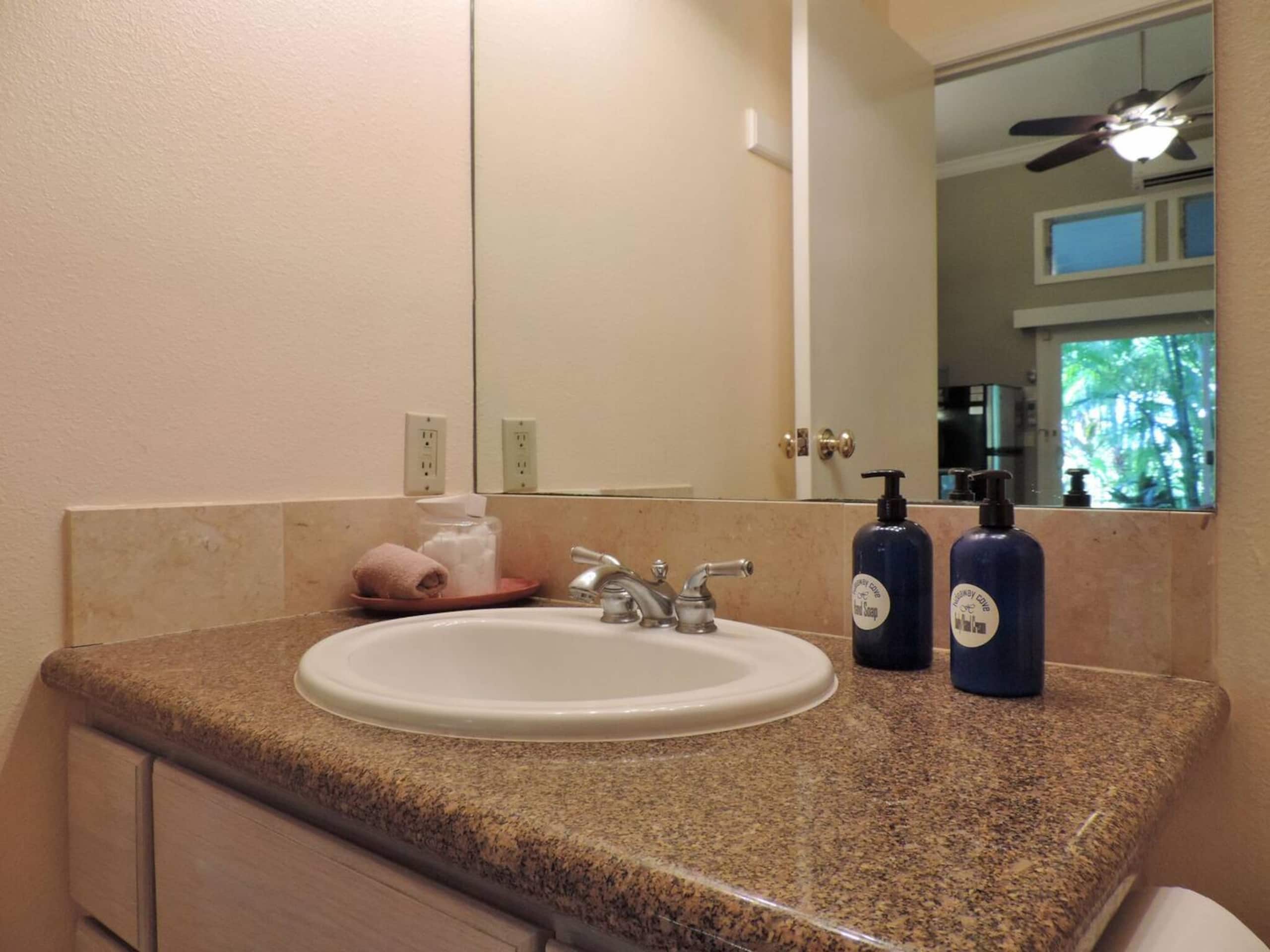 Beachcomber:  AC, Lanai,  Short Walk to the Beach! - Image 10
