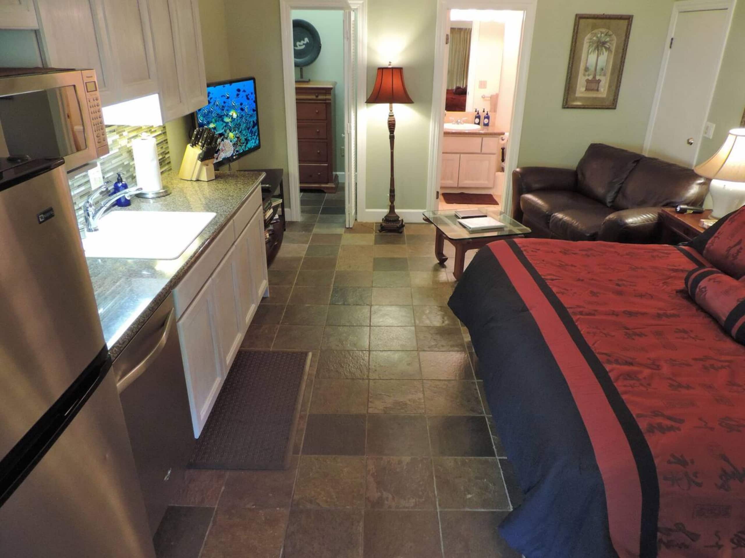 Beachcomber:  AC, Lanai,  Short Walk to the Beach! - Image 1