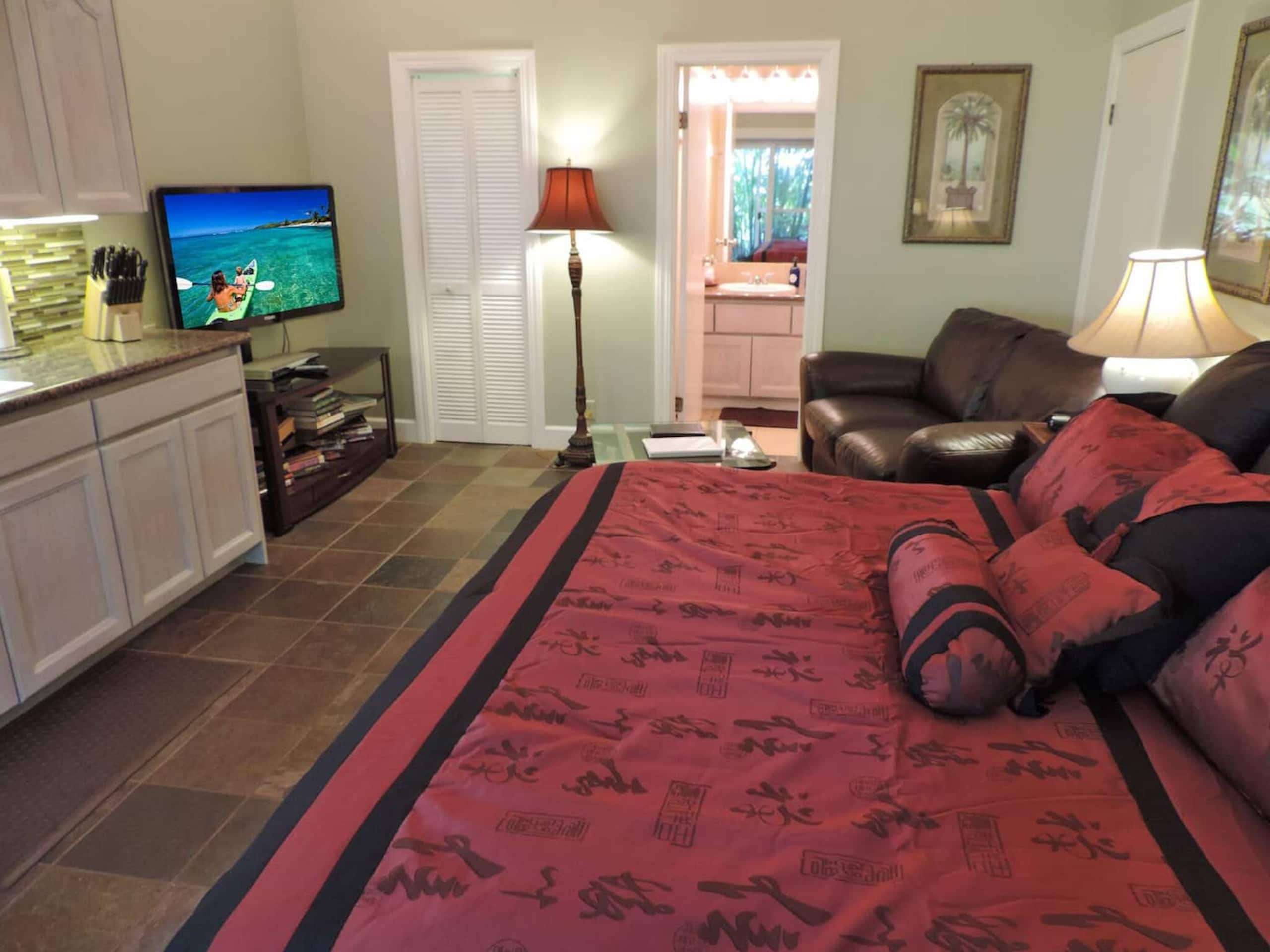 Beachcomber:  AC, Lanai,  Short Walk to the Beach! - Image 2