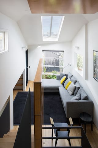 Richmond Hill’s best ‘Home Hotel’ with City Views