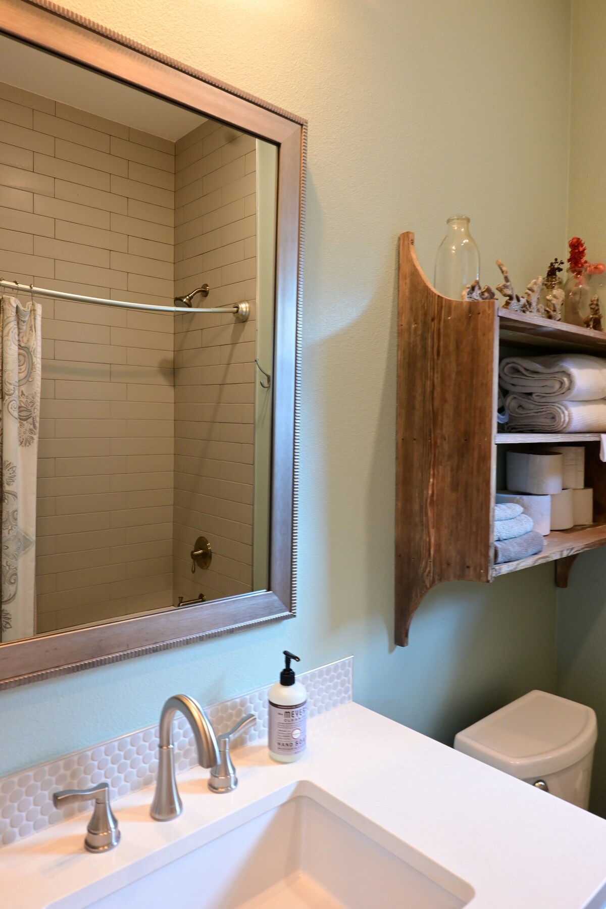 Modern 1 Bed Guest House 3 blocks to Historic SoCo