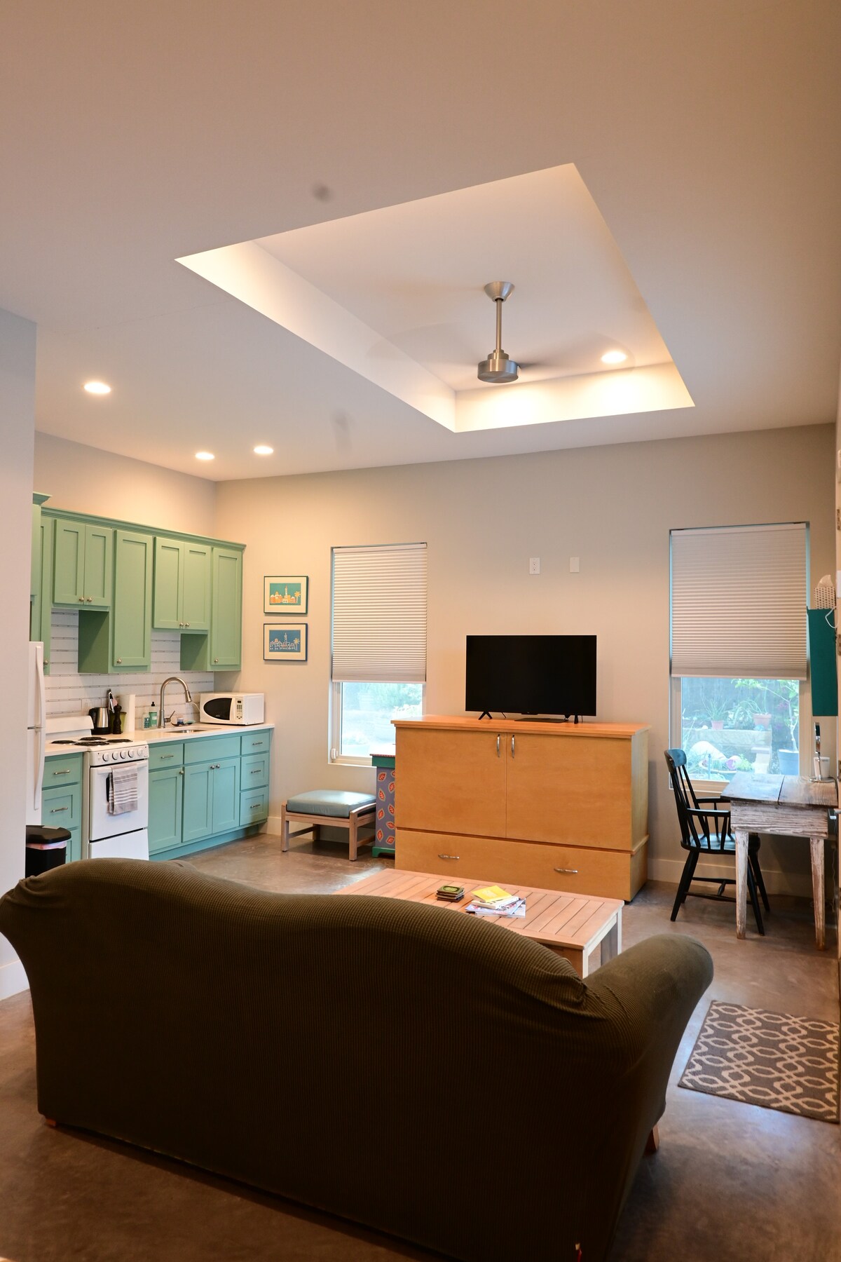 Modern 1 Bed Guest House 3 blocks to Historic SoCo