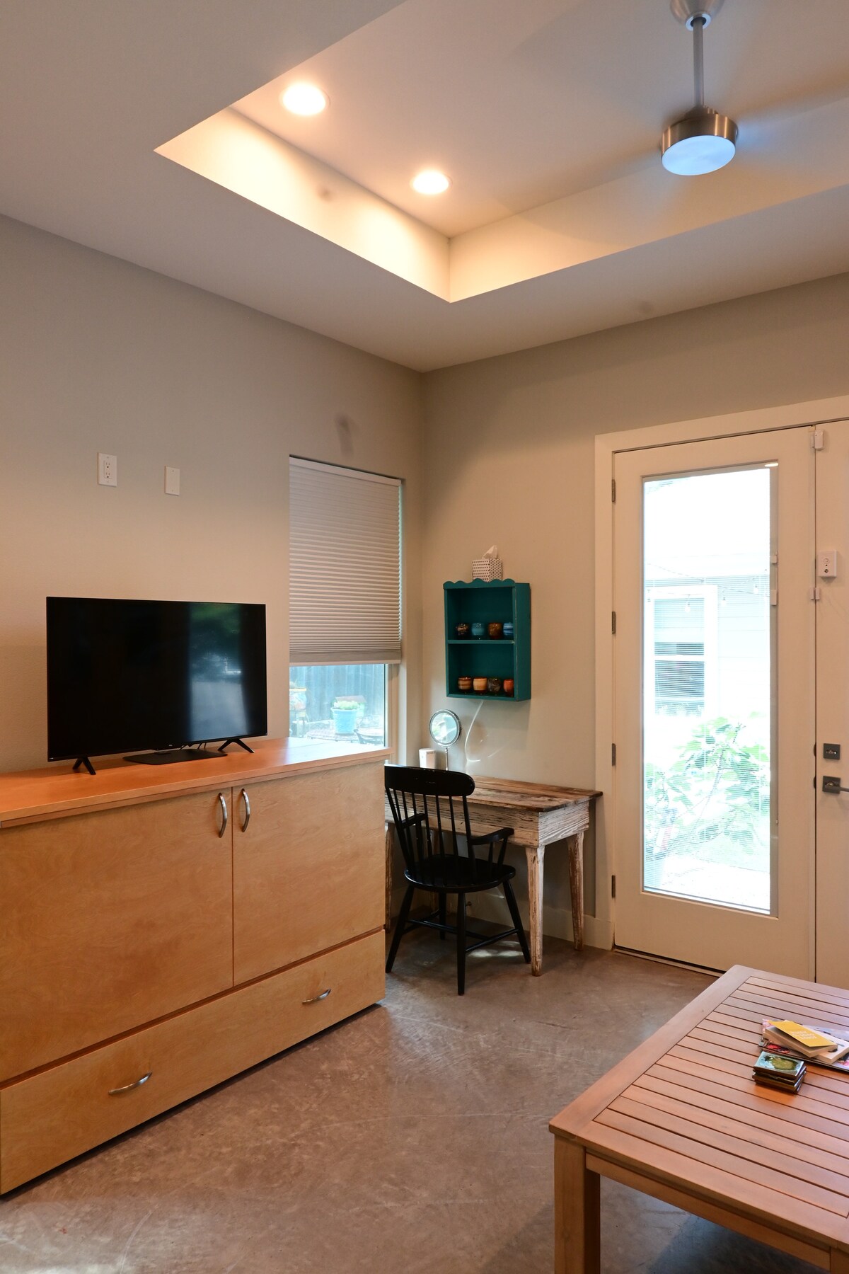 Modern 1 Bed Guest House 3 blocks to Historic SoCo
