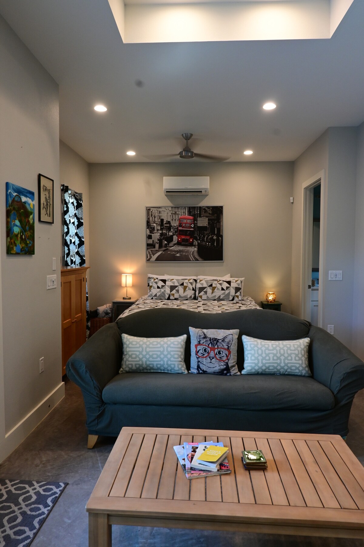 Modern 1 Bed Guest House 3 blocks to Historic SoCo