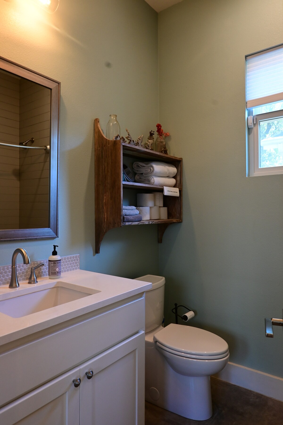 Modern 1 Bed Guest House 3 blocks to Historic SoCo