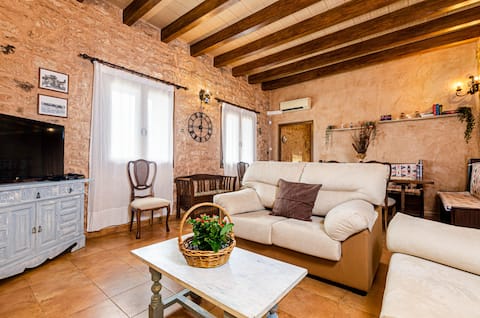 Airbnb con mejor rendimiento: COUNTRYSIDE House Finca Sa Punta Ses Salines. en Ses Salines