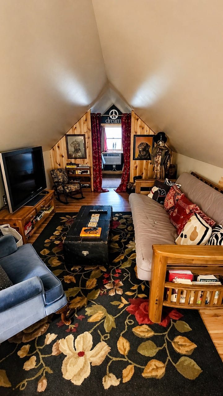 Cozy, No Fee-airbnb - North Olmsted, OH