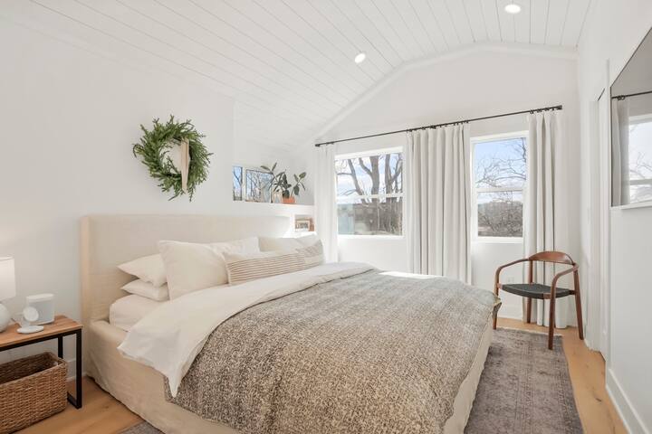 Centrally Located Modern Home by Downtown Denver gallery image 5