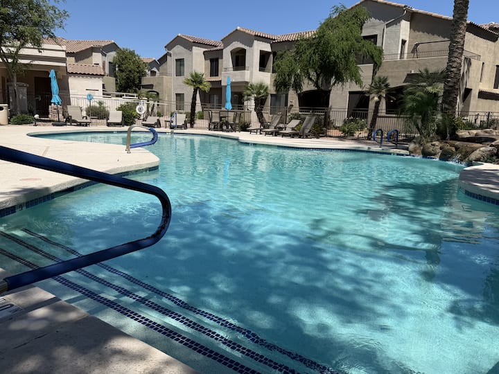 Gated Townhouse On Golf Course & Mountain Views - Phoenix, AZ