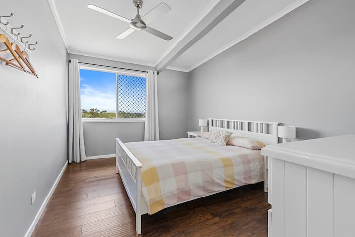 3rd bedroom (queen).