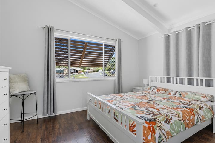 5th bedroom (queen).