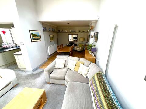 Top performing Airbnb: Spacious 3 Storey House Perfect for Large Groups in Cardiff