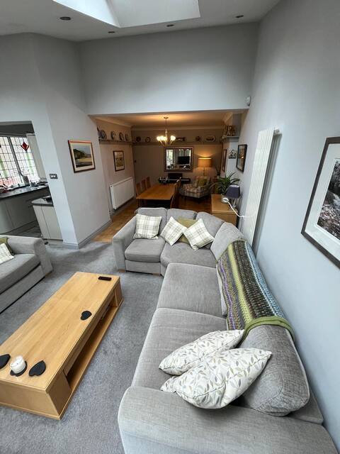 Spacious 3 Storey House Perfect for Large Groups