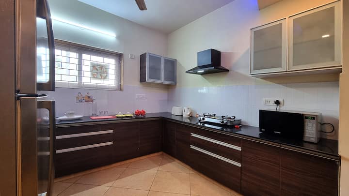 Full kitchen image 1