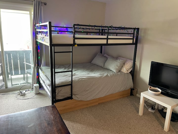 Ambienti i dhomës së gjumit