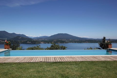 Apartment with Swimming Pool in front of the Hermitage of Santa Caterina
