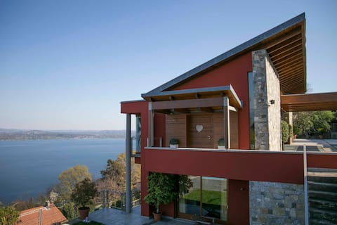 Luxury Oasis with Pool and Lake View