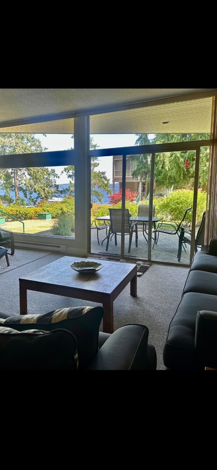 Seaside Vacay With Oceanside Pool/hot Tub/dock - Ladysmith