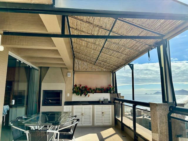 Cobertura em frente à Praia. Férias Dream.