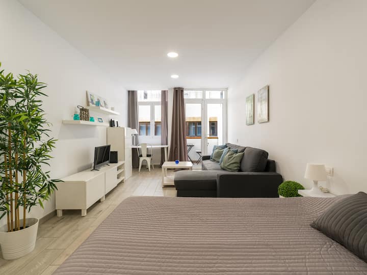 Modern Studio W/ Balcony Steps To Las Canteras - Las Palmas de Gran Canaria