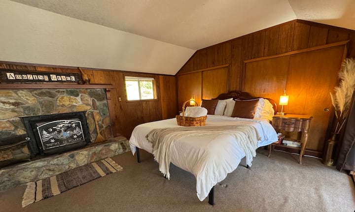 Queen bed with cozy cotton sheets and memory foam mattress.