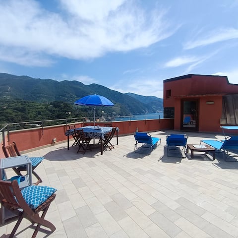 MONTEROSSO SPACIOUS SEAVIEW APT/HOME