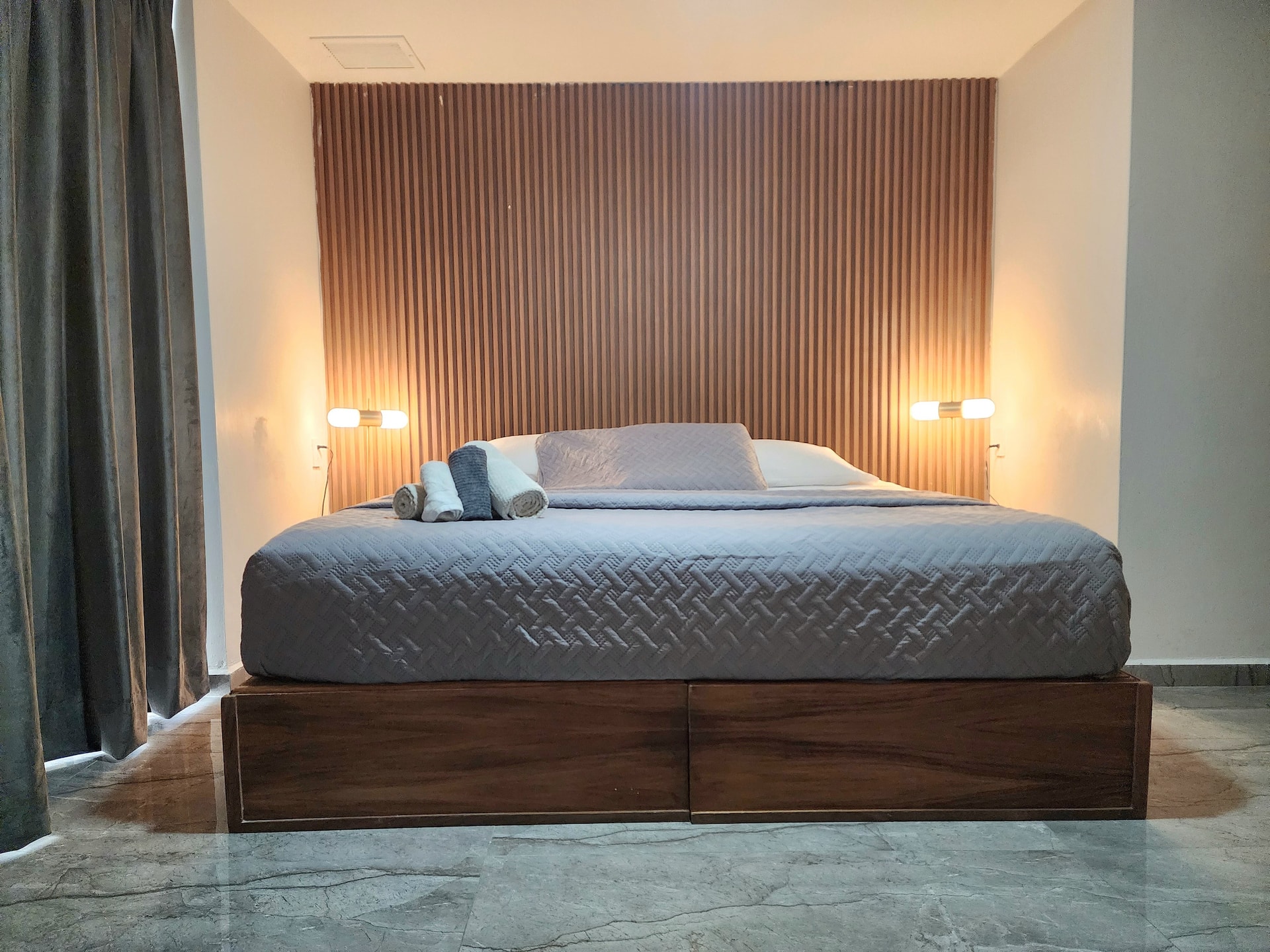 COZY LOFT KING SIZE BED CHAPULTEPEC (STUDIO)