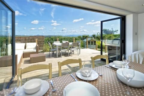 4 Bed in Pwllheli (oc-morann)