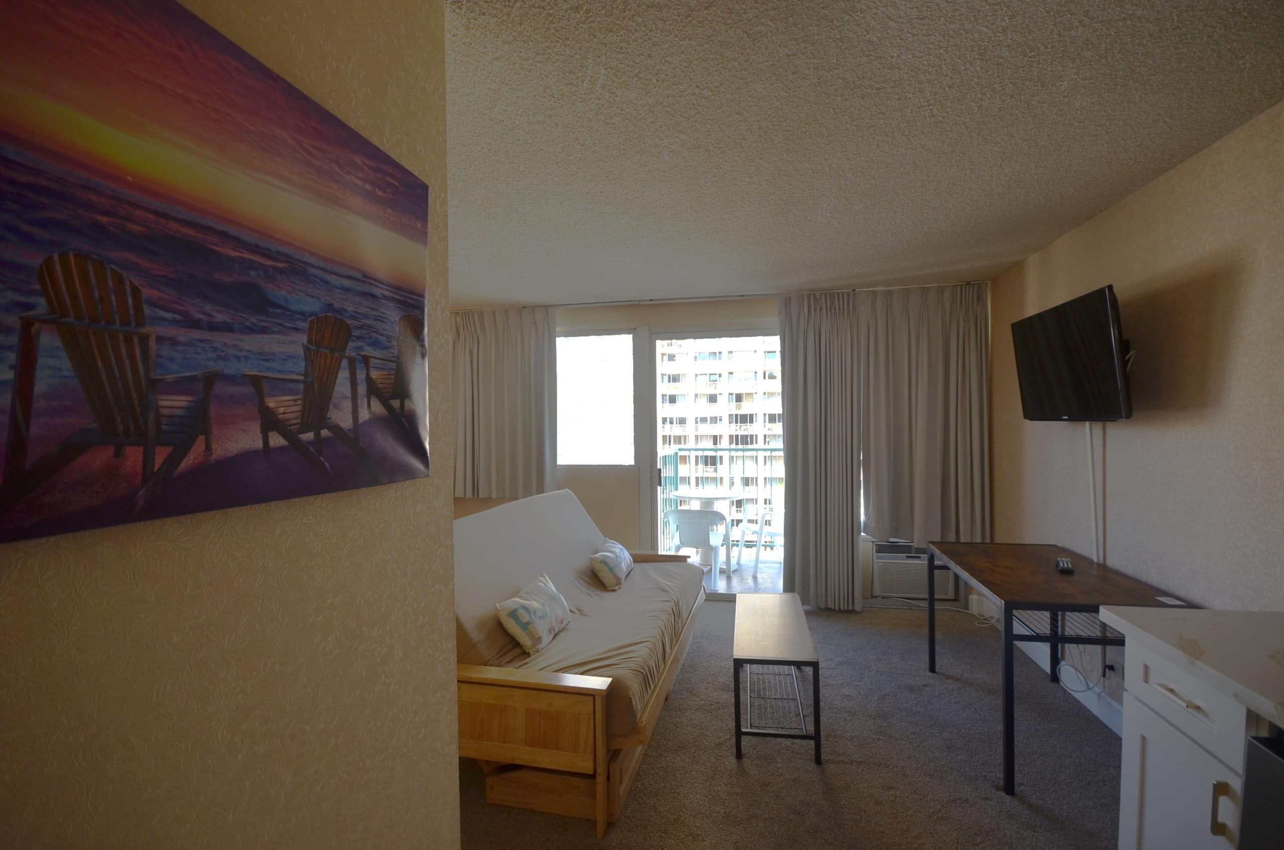 Home in Honolulu · ★4.42 · Studio · 2 beds · 1 private bath - Image 3