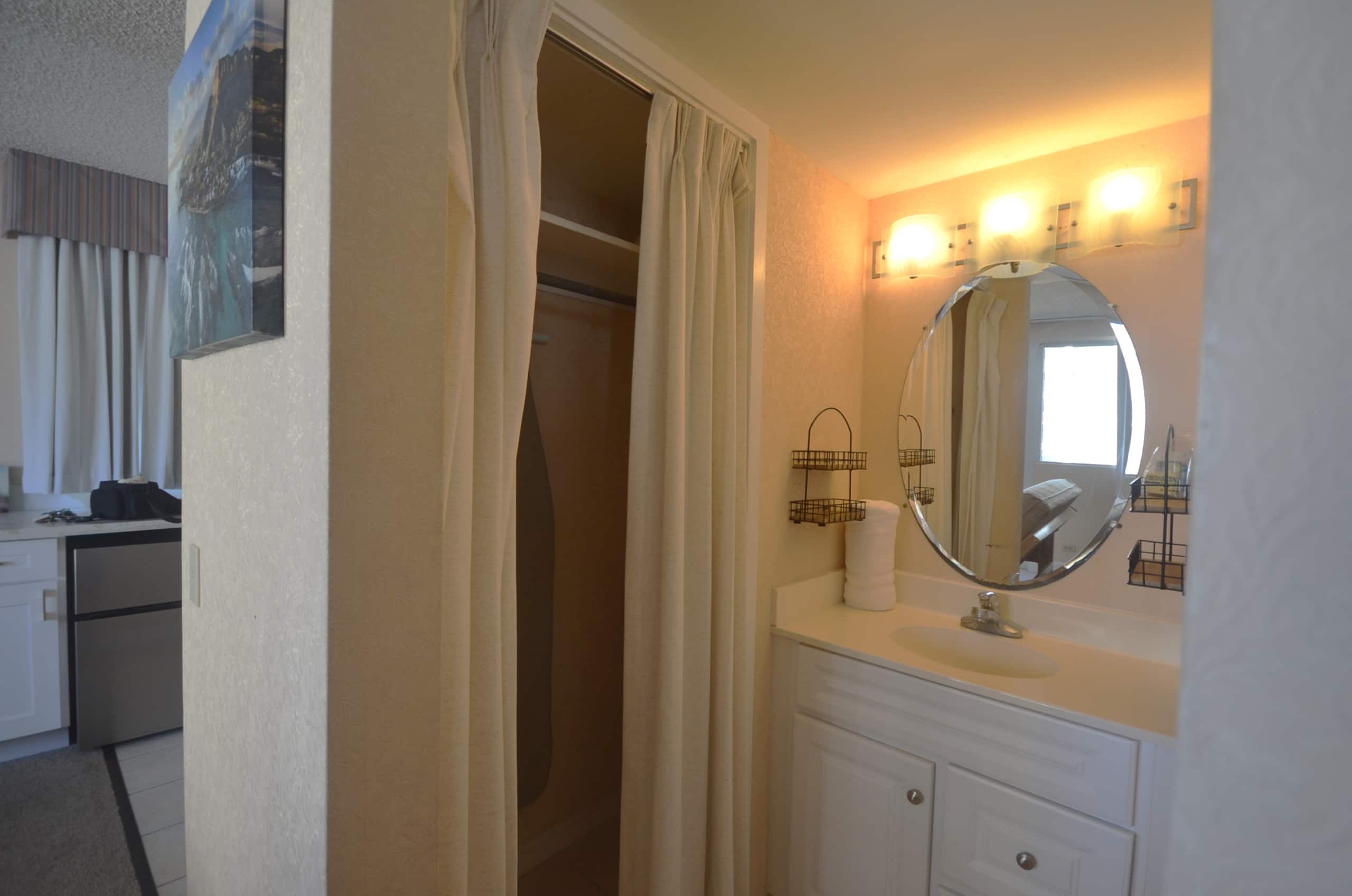 Home in Honolulu · ★4.42 · Studio · 2 beds · 1 private bath - Image 7