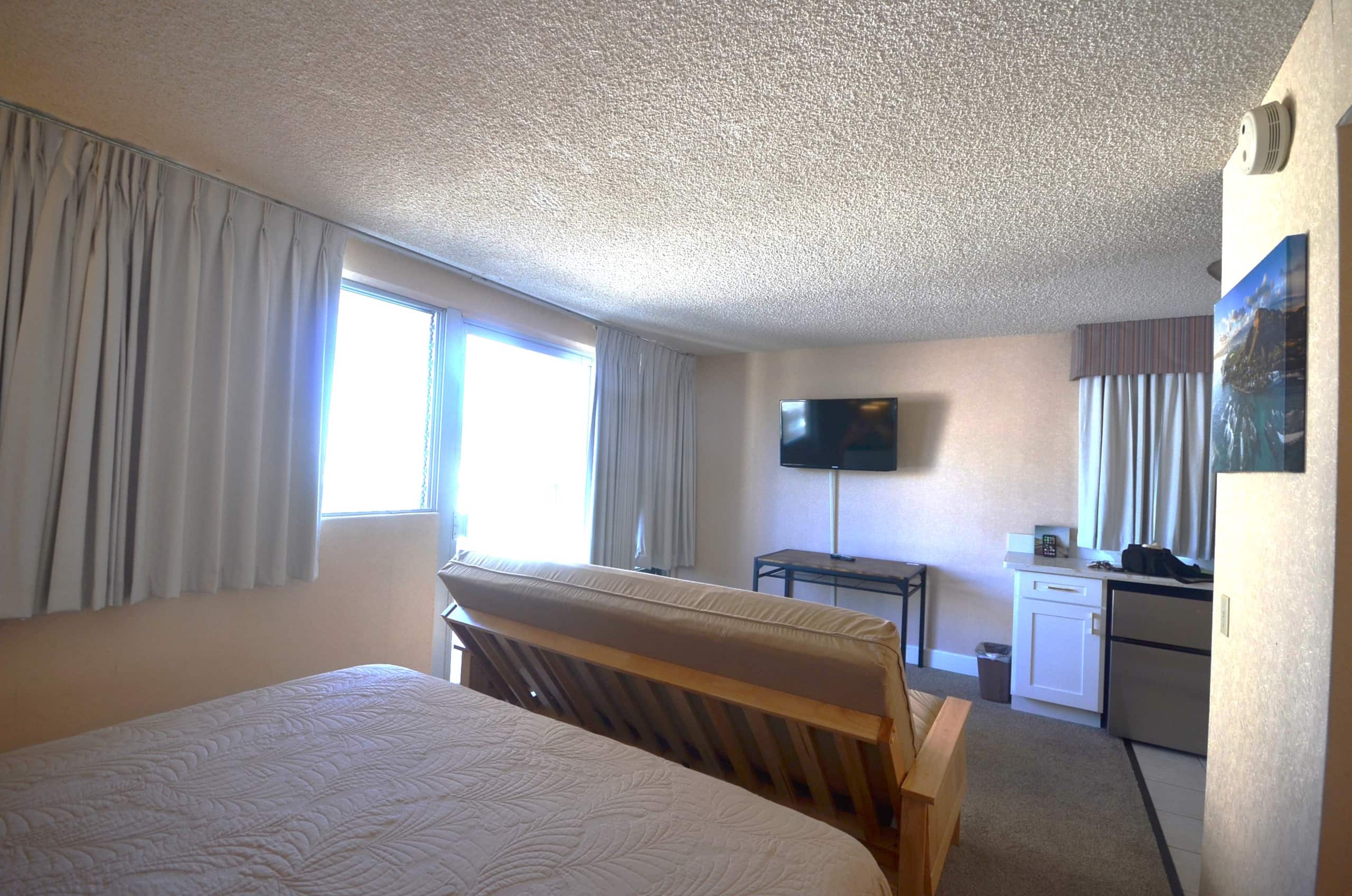 Home in Honolulu · ★4.42 · Studio · 2 beds · 1 private bath - Image 4