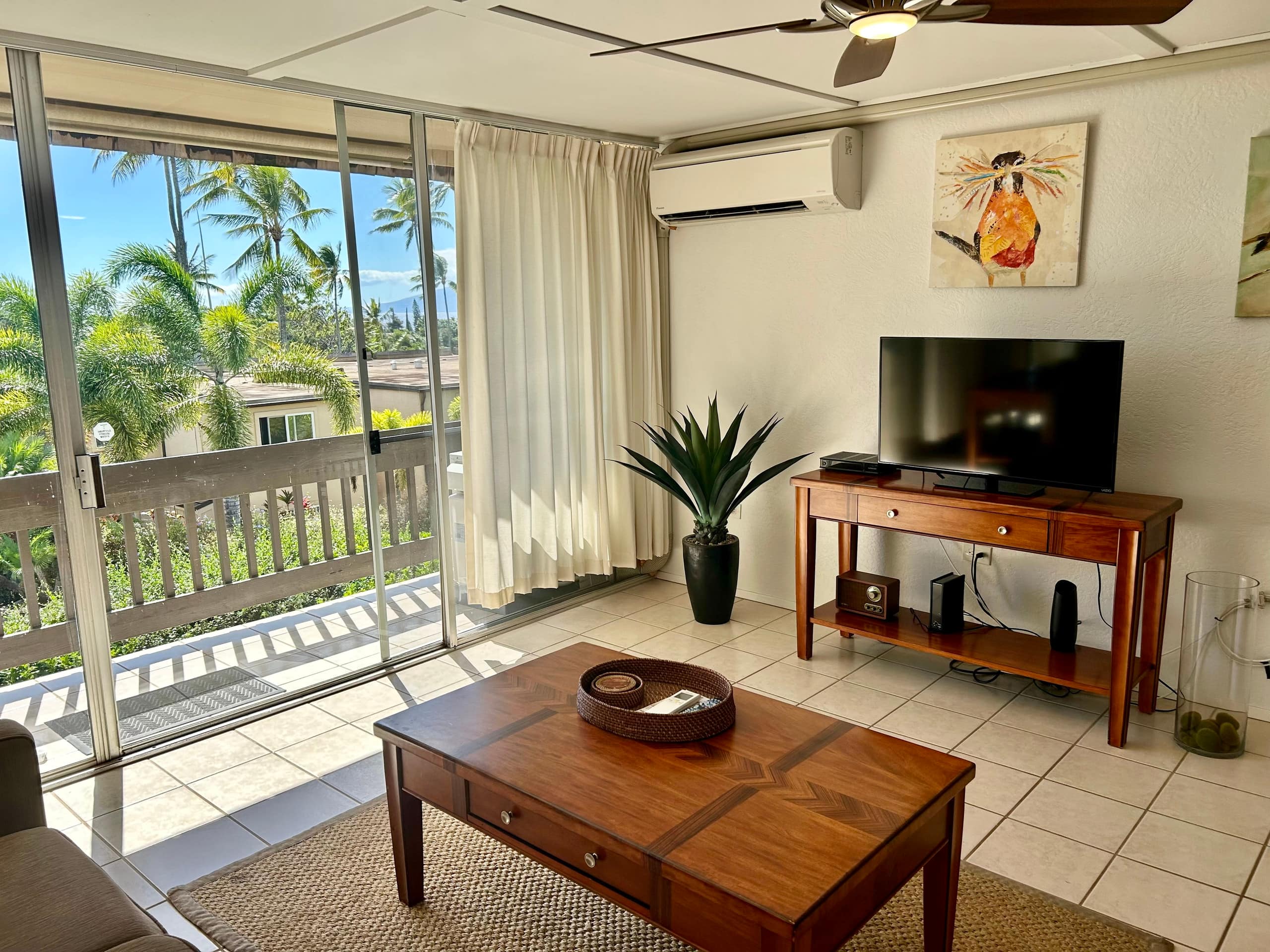 Condo in Lahaina · ★4.95 · 1 bedroom · 2 beds · 1 private bath - Image 3