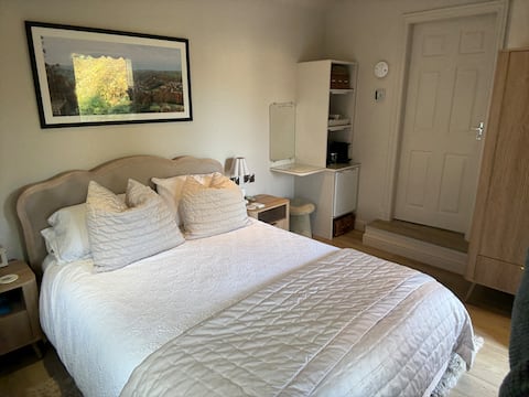 Top performing Airbnb: The Lodge, Holmfirth in Holme Valley