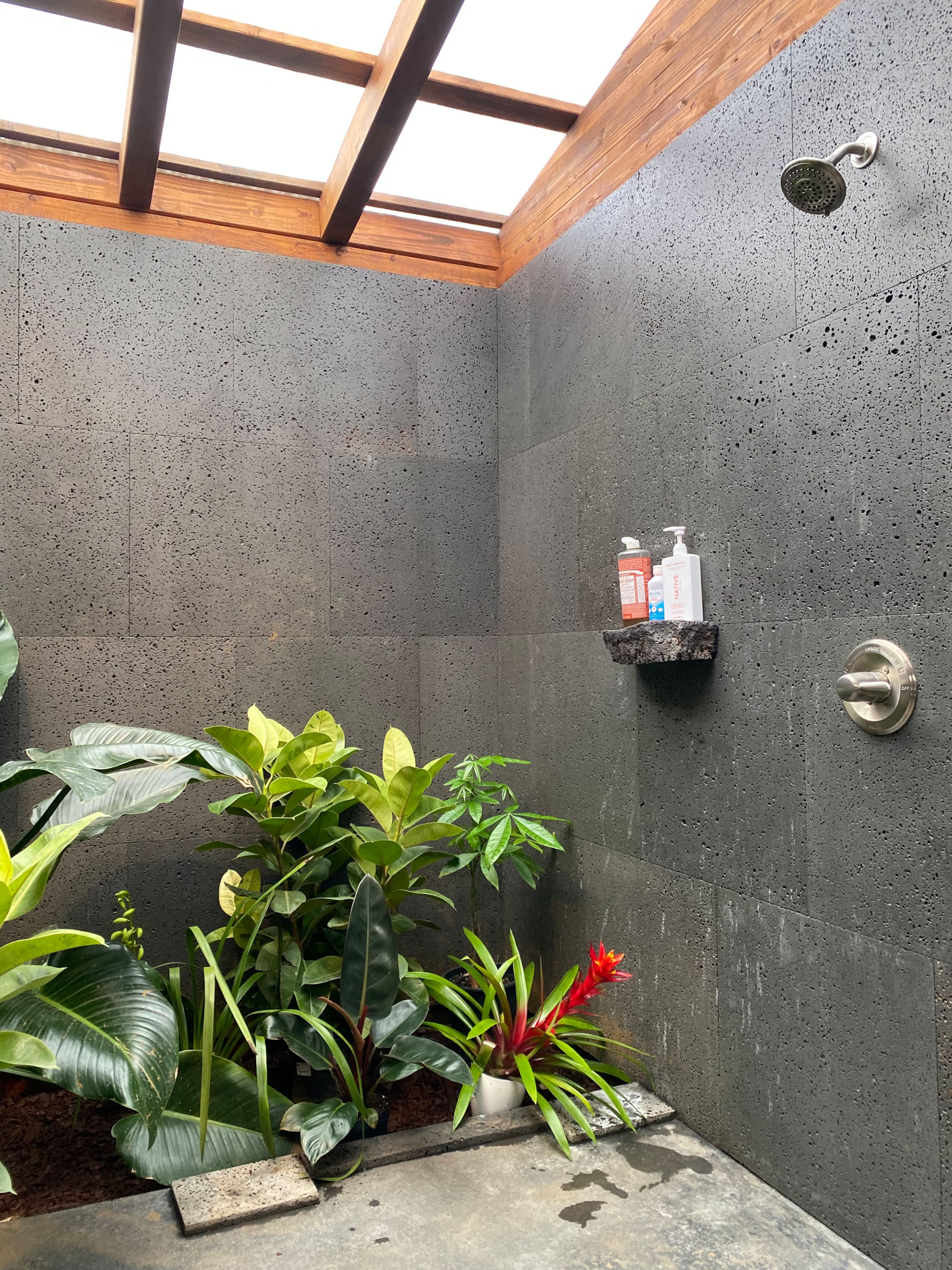 Home in Volcano · ★4.99 · 2 bedrooms · 2 beds · 2 private baths - Image 7