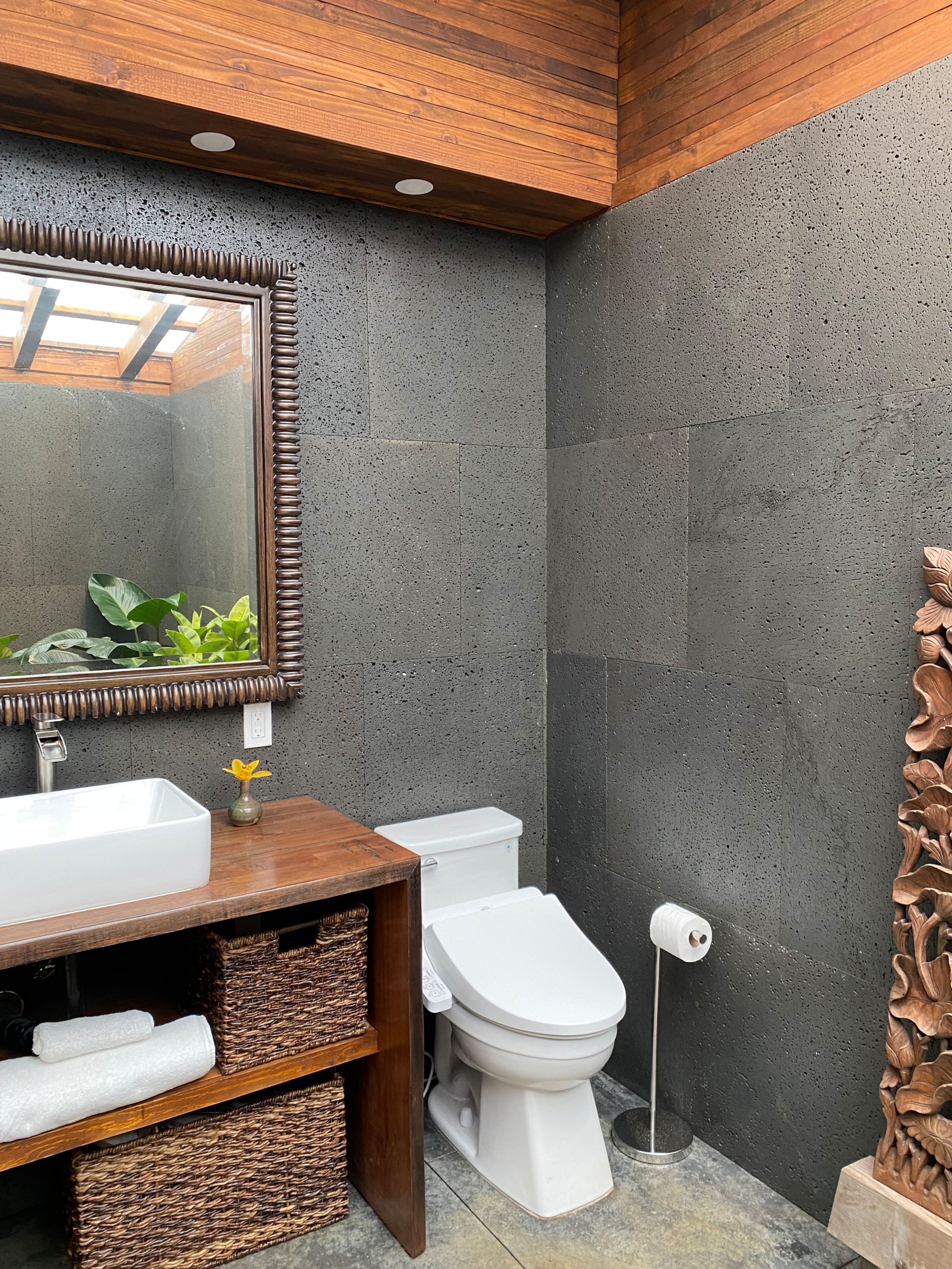 Home in Volcano · ★4.99 · 2 bedrooms · 2 beds · 2 private baths - Image 4
