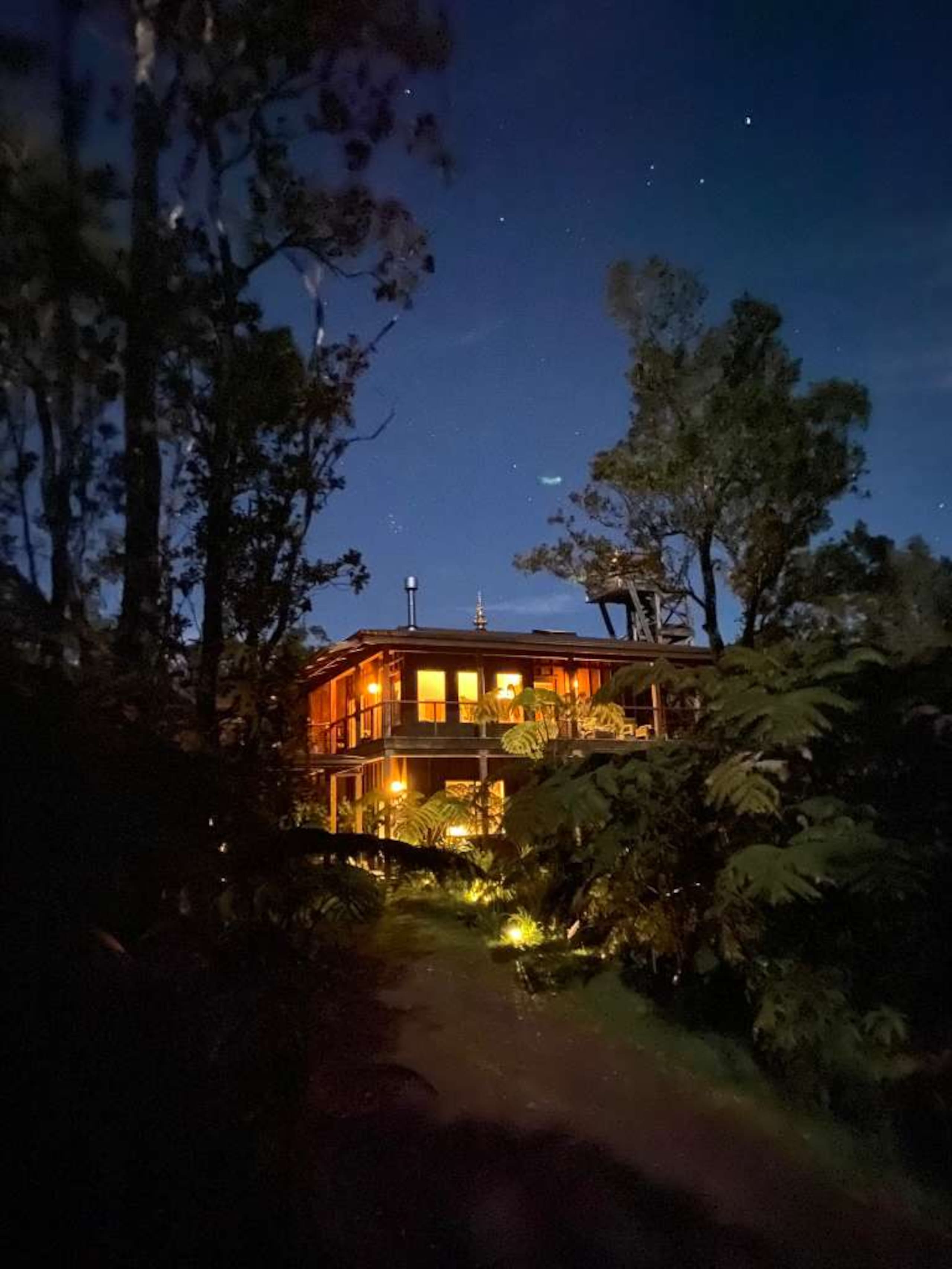 Home in Volcano · ★4.99 · 2 bedrooms · 2 beds · 2 private baths - Image 8