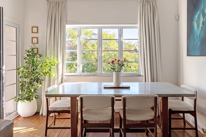 Chic Home with Unparalleled Views of Lion’s Head