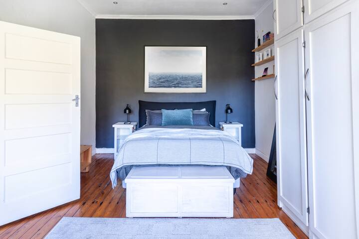 Chic Home with Unparalleled Views of Lion’s Head gallery image 4