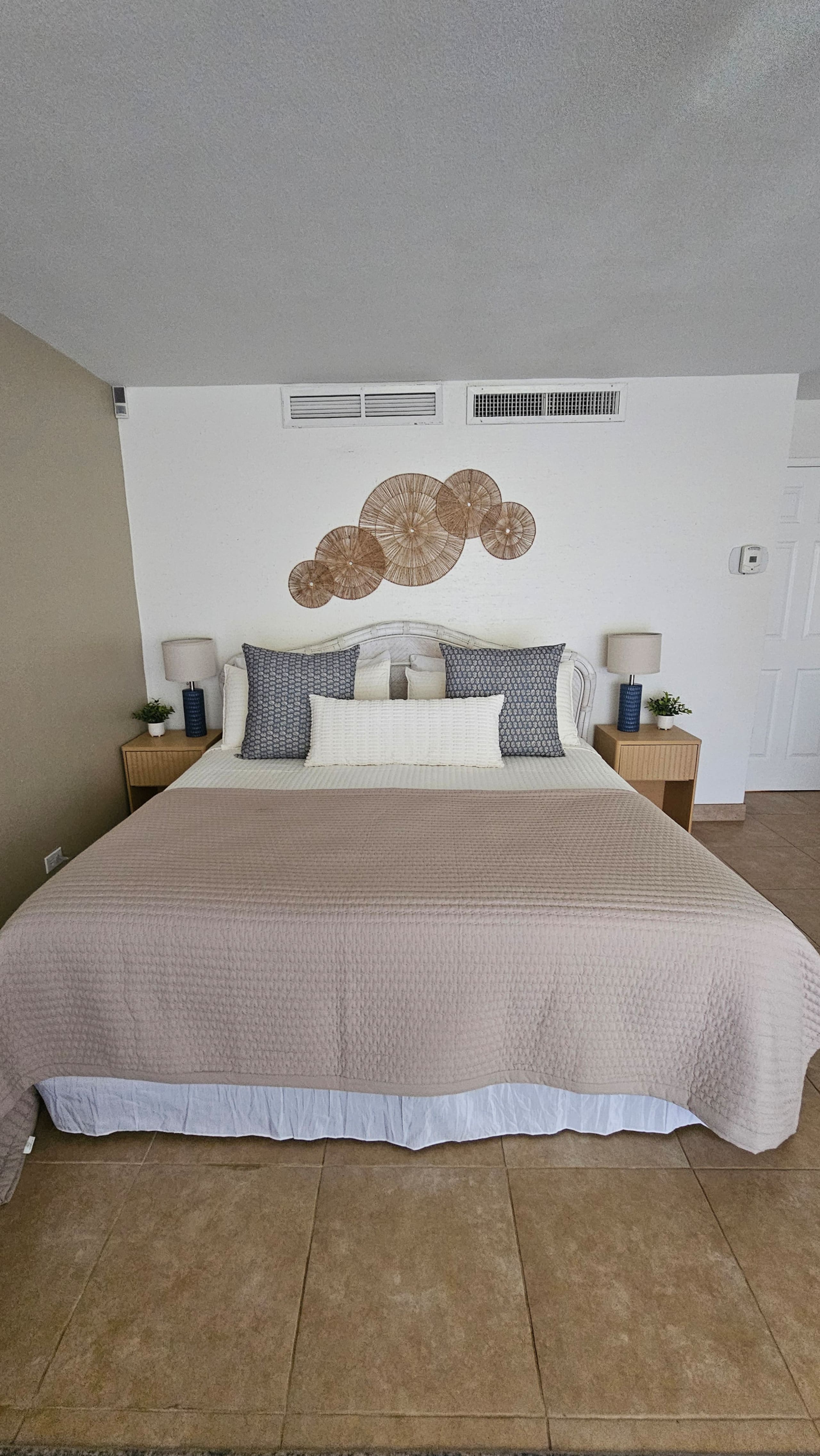 Condo in Lahaina · ★4.79 · 1 bedroom · 3 beds · 1 private bath - Image 22