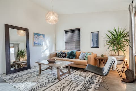 Popular Airbnb listing: Giant Oak House - South Congress / St Elmo in East Congress