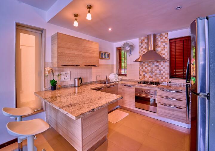 Full kitchen image 1
