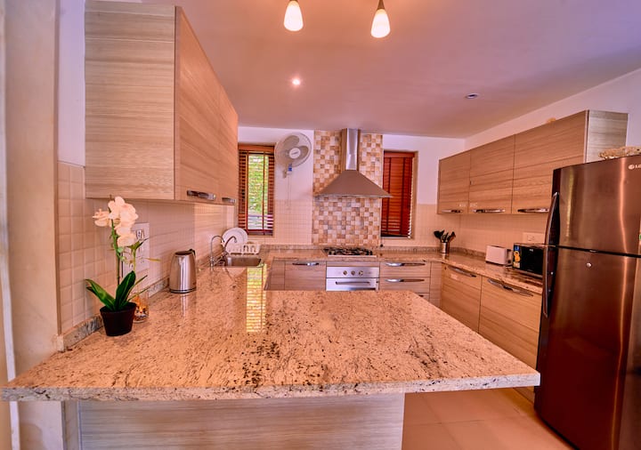 Full kitchen image 3